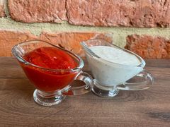 sos pomidorowy + czosnkowy