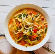 82.Zupa Udon z kurczakiem