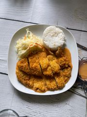 Curry masaman z kurczakiem chrupiącym