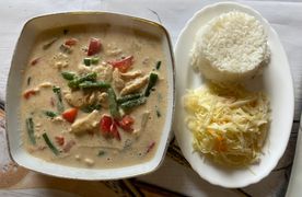 132.W curry orzechowym z kurczakiem