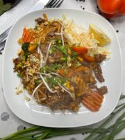 73.Pad thai z wołowiną