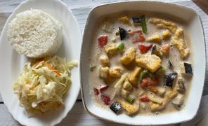 131.W curry orzechowym z tofu
