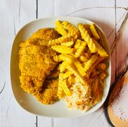 259A.Kotlet z kurczaka z frytkami