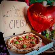 Pizza Margherita w kształcie serca