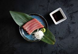 MAGURO SASHIMI