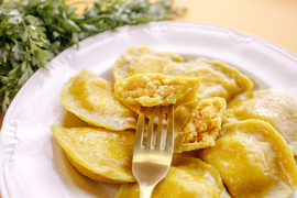 Pierogi dyniowe i twarogiem wędzonym 8 szt
