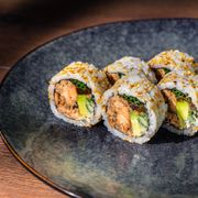 California z łososiem grillowanym