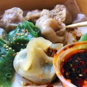 Mix pierożków Jiaozi w koszyku - 10 smaków