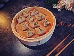 Jiaozi z wieprzowiną i kolendrą
