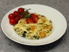 TAGLIATELLE Z WĘDZONYM ŁOSOSIEM