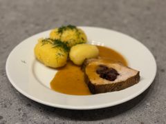 SCHAB NADZIEWANY ŻURAWINĄ W SOSIE WŁASNYM