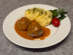 PULPETY WIEPRZOWE W SOSIE POMIDOROWYM PULPETY WIEPRZOWE W SOSIE POMIDOROWYM