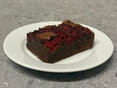BROWNIE CZEKOLADOWE Z MALINAMI BROWNIE CZEKOLADOWE Z MALINAMI