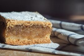 DOMOWA SZARLOTKA