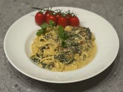 TAGLIATELLE ZE SZPINAKIEM,SUSZONYMI POMIDORAMI W SOSIE ŚMIETANOWYM