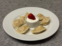 PIEROGI Z TRUSKAWKAMI 6szt PIEROGI Z TRUSKAWKAMI 6szt