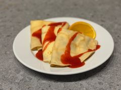 NALEŚNIKI Z SEREM I MUSEM TRUSKAWKOWYM NALEŚNIKI Z SEREM I MUSEM TRUSKAWKOWYM