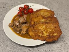 PLACKI ZIEMNIACZANE Z GULASZEM