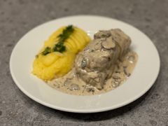 GOŁĄBEK Z ZIEMNIAKAMI W SOSIE PIECZARKOWYM GOŁĄBEK Z ZIEMNIAKAMI W SOSIE PIECZARKOWYM