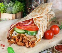 Tortilla duża z sosem złotym