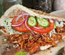 Bułka z sosem mango - chilli