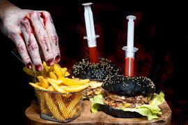 CHEESE BOMB + MEGA CHEESE BOMB + 2X FRYTKI Z SOSEM + COLA 0.85L