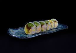 Futomaki z krewetkami w tempurze Futomaki z krewetkami w tempurze