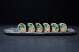 Futomaki z sałatką krabową Futomaki z sałatką krabową