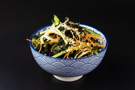 Salatka z wakame ogorkiem i tofu Salatka z wakame ogorkiem i tofu