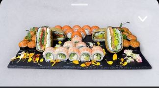 Set assorty 32 szt. i 2 szt. sushi burger Set assorty 32 szt. i 2 szt. sushi burger