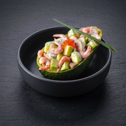 Sałatka z krewetkami w awokado