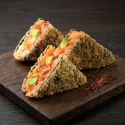 Burger z łososia z awokado