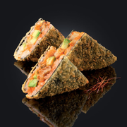 Burger z łososia z awokado