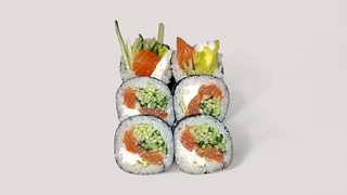 Futomaki z łososiem