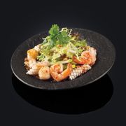 Ciepła sałatka z owoców morza